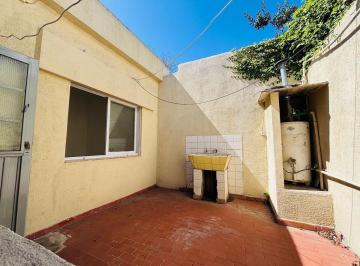 PH · 68m² · 3 Ambientes · Venta PH 3 Amb en Caseros con 2 Patios - Permuta