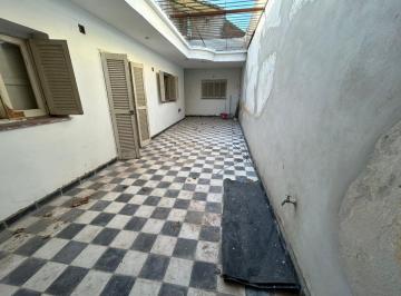 Casa · 177m² · 4 Ambientes · 1 Cochera · Alquiler Casa de 3 Dorm. con Cochera
