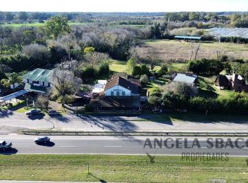 Casa · 740m² · 5 Ambientes · 1 Cochera · Complejo Comercial Frente a Ruta 8 Km 76