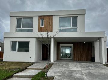 Casa · 223m² · 5 Ambientes · 6 Cocheras · Casa en Venta 5 Ambientes, Barrio Cerrado Riberas, Puertos del Lago