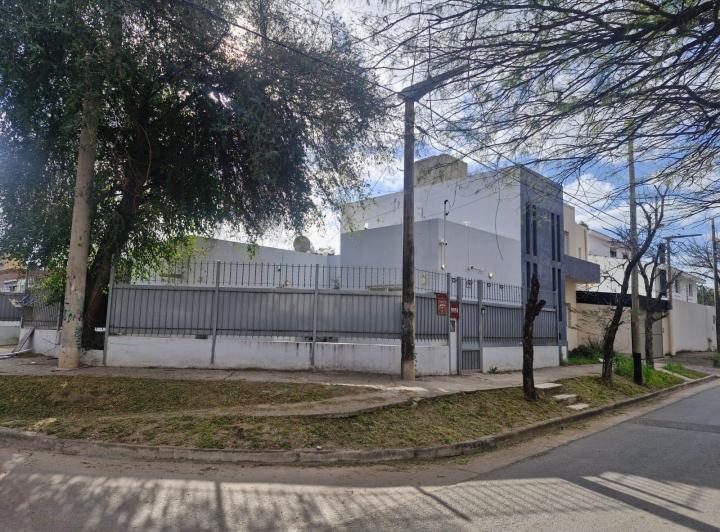 Casa · 115m² · 1 Dormitorio · 2 Cocheras