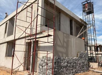 Casa · 255m² · 5 Ambientes · 1 Cochera · Casa en Venta en Silvestre, Nordelta, Tigre