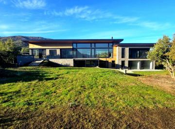 Casa · 595m² · 8 Ambientes · 2 Cocheras · Exclusiva Casa a La Venta en Arelauquen