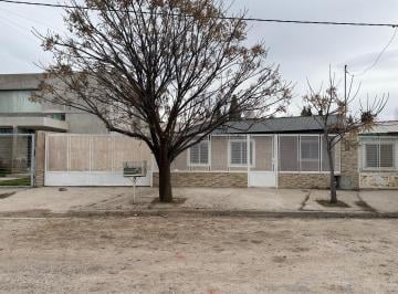 Casa · 126m² · 4 Ambientes · 2 Cocheras · Casa en Venta 3 Dorm Apta Credito Loteo Seminara, Centenario
