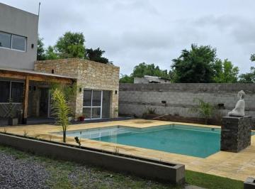 Casa · 220m² · 5 Ambientes · 3 Cocheras · Casa Quinta en Alquiler Anual San Vicente