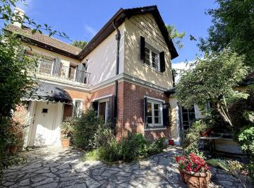 Casa · 225m² · 6 Ambientes · Casa en Venta de 4 Dorm., con Jardín - Olivos, Vicente López