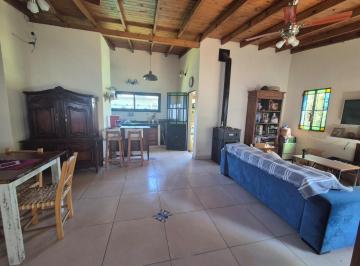 Casa · 76m² · 3 Ambientes · 1 Cochera · Venta Casa 3 Amb. con Pileta y Jardin