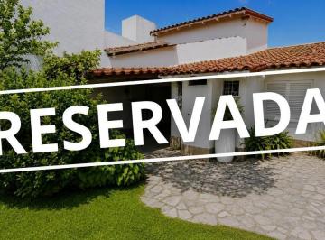 Casa · 152m² · 4 Ambientes · 1 Cochera · Casa en Barrio Parque Saavedra. Lote 350 Mt