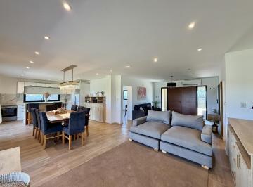 Casa · 130m² · 6 Ambientes · 4 Cocheras · Casa 3 Dorm. Quincho Cochera 4 Autos Lote de 2750 m² Crol. Dominguez