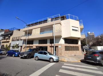 Local comercial · 170m² · 1 Ambiente · Interesante Inmueble en 2 Plantas