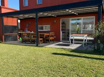 Casa · 200m² · 5 Ambientes · 3 Cocheras · Casa en Acacias