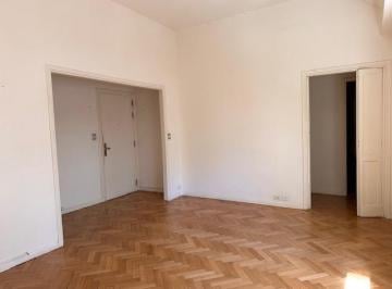 Departamento · 71m² · 3 Ambientes · Racionalista Al Contrafrente - Luminoso - Dependencia
