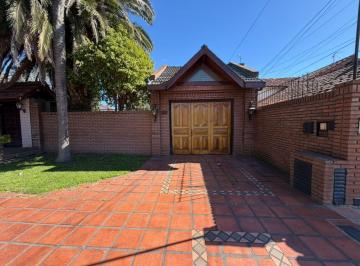 Casa · 120m² · 4 Ambientes · 2 Cocheras · Casa en Venta
