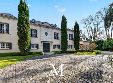 Casa · 866m² · 10 Ambientes · 4 Cocheras · Venta Casa Martinez Estilo Francés en Cul - de - Sac Sobre Lote de 1900 m²
