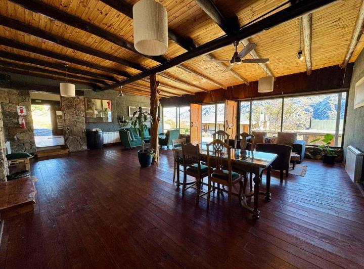 Casa · 770m² · 20 Ambientes · 8 Cocheras