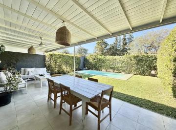 Casa · 170m² · 3 Ambientes · 2 Cocheras · Venta Casa 3 Ambientes Condominio Lasalle Chico con Pileta