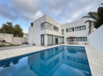 Casa de 5 ambientes, Almirante Brown · Moderna Residencia de Categoría en Lo Mejor de Adrogué