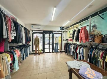 Local comercial · 224m² · 2 Ambientes · Local en Valentin Alsina