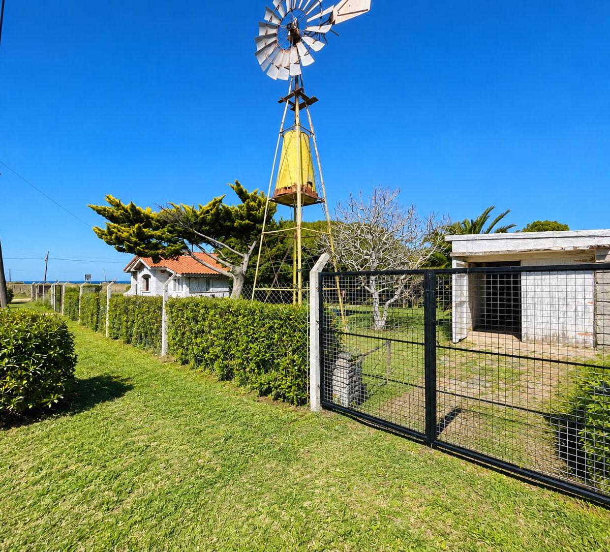 Importante propiedad sobre tres parcelas – Santa Isabel, 2739 m² de terreno