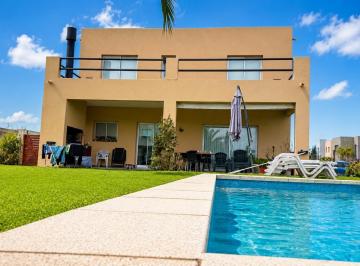 Casa · 404m² · 4 Ambientes · Casa Venta Vila Marina I, Tigre, Benavidez, con 2 Amarras