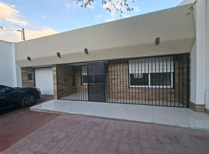 Casa · 250m² · 7 Ambientes · 1 Cochera