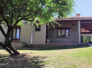 Casa de 6 ambientes, Mendiolaza · Casa en Venta en Barrio Privado Cuatro Hojas - Tranquilidad en un Hermoso Entorno Natural!