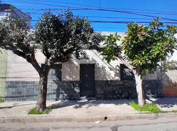 Casa de 4 ambientes, Tres de Febrero · Casa de 155 m² con 3 Dorm. en Venta en Villa Raffo
