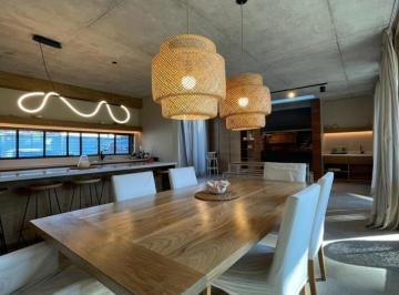 Casa · 209m² · 5 Ambientes · 2 Cocheras · Exclusiva Residencia Bosque y Confort a Minutos del Mar