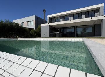Casa · 292m² · 6 Ambientes · 2 Cocheras · Casa de Diseño Al Agua en Laguna Grande | 5 Dorm. | Laguna Grande Villanueva