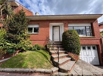 Casa · 168m² · 4 Ambientes · 1 Cochera · Venta de PH 4 Ambientes en Venta en Zona Chauvin, a Reciclar