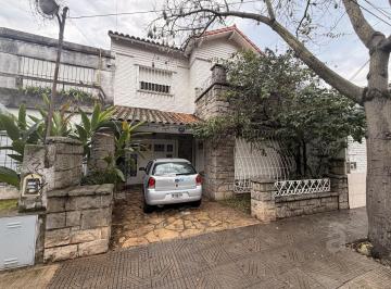 Casa · 185m² · 4 Ambientes · 2 Cocheras · Casa - Villa Ballester - Venta - Cuatro Ambientes - Lote Propio 7.50 X 40 m - Multifamiar.