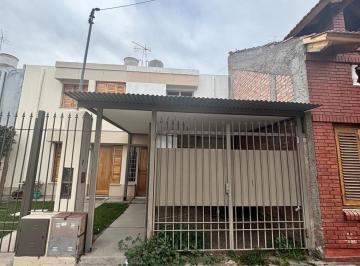 Casa · 120m² · 4 Ambientes · 2 Cocheras · Alquiler Casa en Maipu