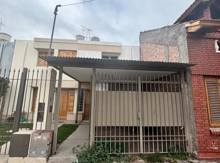 Casa · 120m² · 4 Ambientes · 2 Cocheras