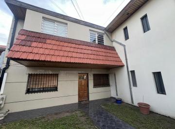 Casa · 395m² · 7 Ambientes · 5 Cocheras · Venta Casa Sobre Dos Lotes 400 m² Pileta, Quincho, Playroom y 415 m² Cubiertos en San Justo