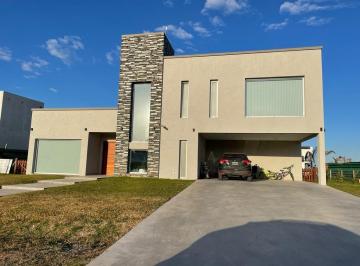 Casa · 290m² · 5 Ambientes · 6 Cocheras · Venta de Casa en El Principado