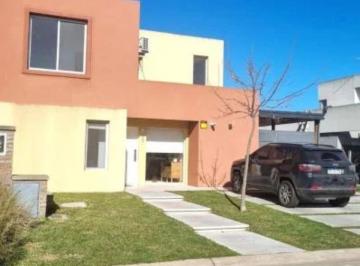 Casa de 5 ambientes Venta USD 249.000 · Casa en Casas de Santa Maria