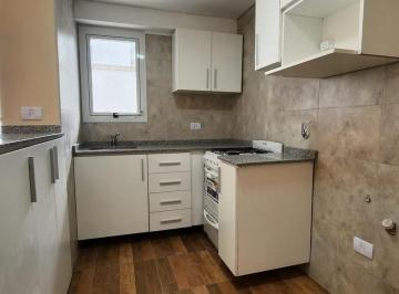 Departamento · 45m² · 2 Ambientes · Departamento en Alquiler con Patio y Balcon Corrido