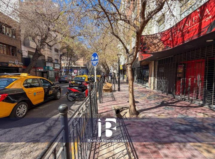 Local comercial · 555m² · 8 Ambientes