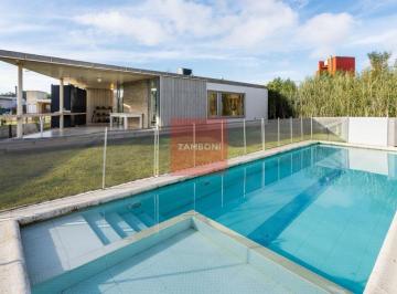 Casa · 900m² · 4 Ambientes · 3 Cocheras · Casa - Arenas del Sur