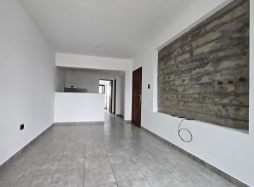 Departamento · 43m² · 2 Ambientes · Semipiso Amplio, Dos Balcones, Estar Comedor y Cocina Sectorizada con Barra, un Baño, un Dormitorio