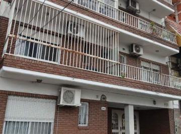Departamento de 3 ambientes, Avellaneda · Alquiler Hermoso Depto Av Mitre 6067 2 Piso 3 Amb con Balcon y Cochera con Porton Automatizado