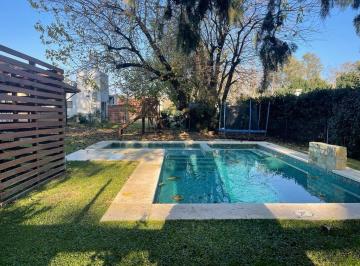 Casa · 180m² · 4 Ambientes · 3 Cocheras · Hermosa Casa Amoblada en Alquiler en Barrio Sausalito, Pilar.
