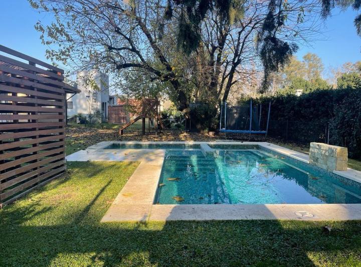 Casa · 180m² · 4 Ambientes · 3 Cocheras