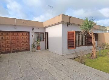 Casa · 152m² · 4 Ambientes · 2 Cocheras · Casa con 3 Dorm. en Venta en Bernardino Rivadavia