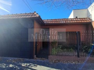 Casa · 130m² · 3 Ambientes · 2 Cocheras · Casa Chalet en Alquiler en Lomas de Zamora, G. B. a. Zona Sur