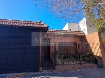 Casa · 130m² · 3 Ambientes · 2 Cocheras · Casa Chalet en Alquiler en Lomas de Zamora, G. B. a. Zona Sur