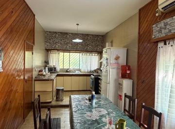 Casa · 240m² · 3 Ambientes · 1 Cochera · Casa en Venta con Tres Habitaciones. Apta Credito Hipotecario