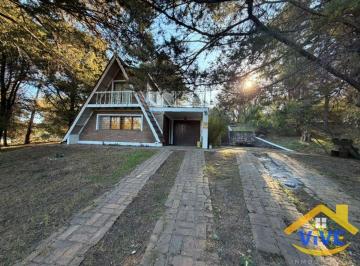 Casa de 4 ambientes, Cosquín · Casa en Alquiler C/ Cochera en Molinari