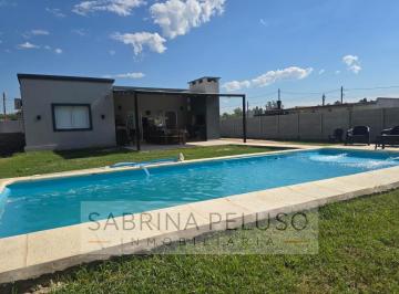 Casa · 87m² · 3 Ambientes · 1 Cochera · Casa en Venta con Pileta Lote 680 m² Parque y Galería