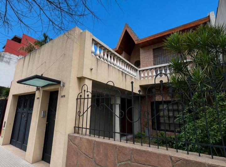 Casa · 246m² · 6 Ambientes · 1 Cochera
